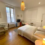 Apartament Comedy: Heart Of Town Facing The Na Region
