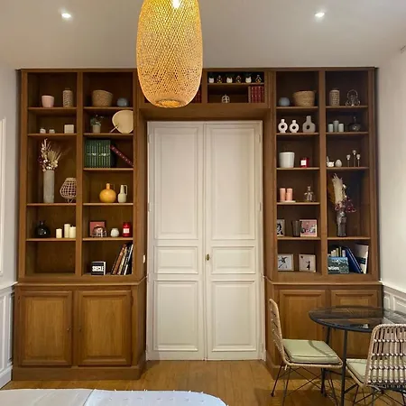 Apartment Comedy: Heart Of Town Facing The Na Region