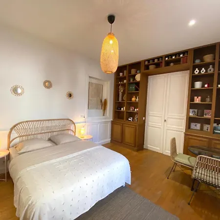 Comedy: Heart Of Town Facing The Na Region