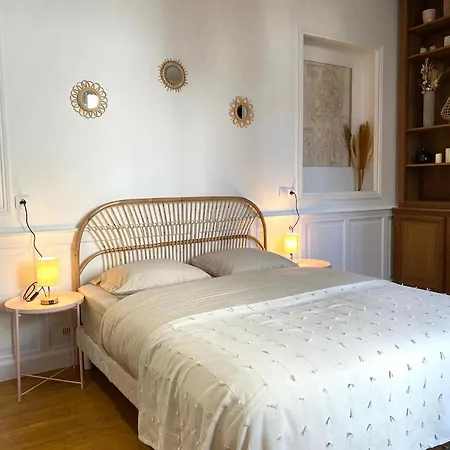 Comedy: Heart Of Town Facing The Na Region *