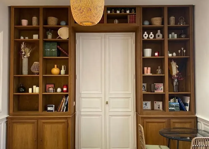 Apartment Comedy: Heart Of Town Facing The Na Region