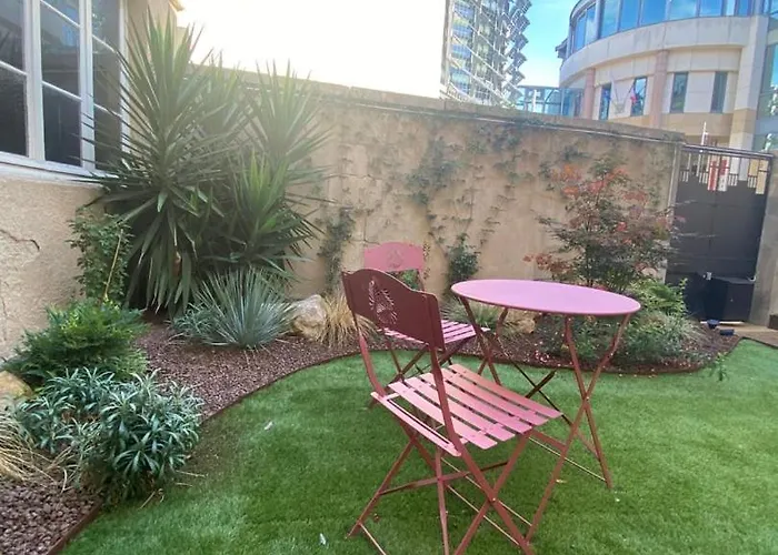 Comedy: Heart Of Town Facing The Na Region * Poitiers